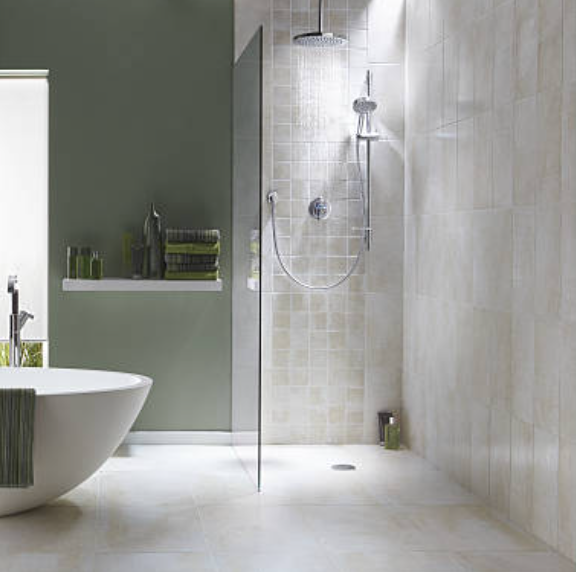 Lichte badkamer met inloopdouche